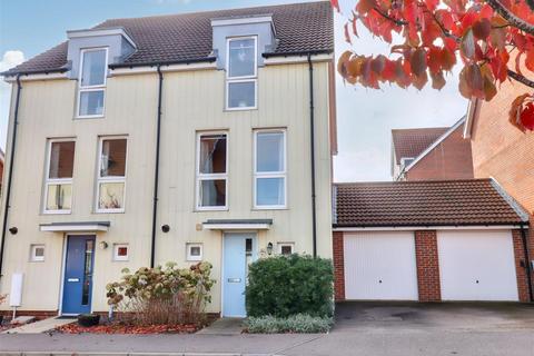 3 bedroom semi-detached house for sale, Holly Blue Mews, Norwich NR8