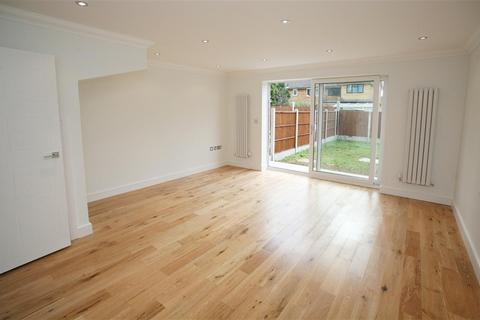 3 bedroom end of terrace house to rent, Fairview Drive, Chigwell