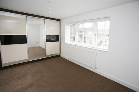 3 bedroom end of terrace house to rent, Fairview Drive, Chigwell