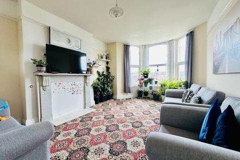 2 bedroom flat for sale, First Floor Flat, 65 Connaught Avenue