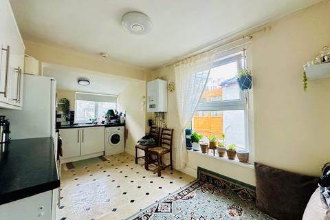 2 bedroom flat for sale, First Floor Flat, 65 Connaught Avenue