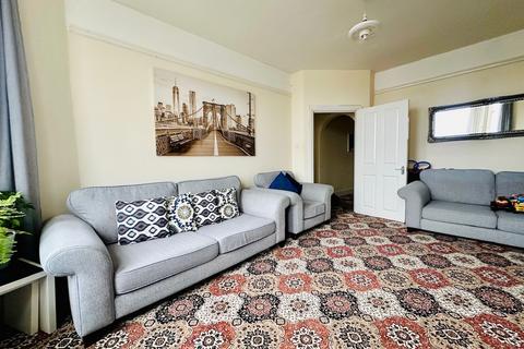 2 bedroom flat for sale, First Floor Flat, 65 Connaught Avenue