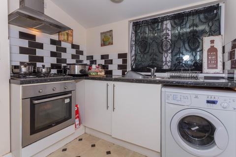 2 bedroom flat for sale, First Floor Flat, 65 Connaught Avenue