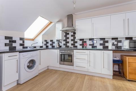 1 bedroom flat for sale, Top Floor Flat, 65 Connaught Avenue