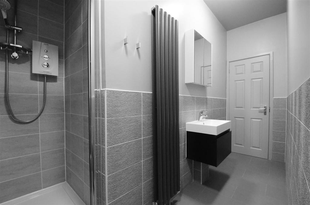 2nd Bathroom