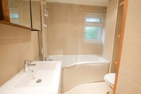 2 bedroom terraced house to rent, Frayslea, Uxbridge UB8