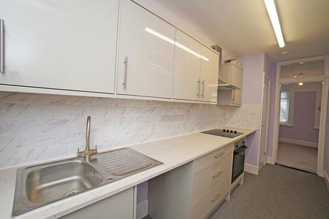 1 bedroom flat to rent, High Street, Lee-on-the-Solent PO13