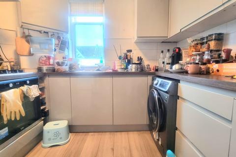 2 bedroom flat to rent, 103B Vaughan Road