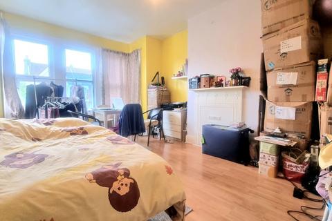 2 bedroom flat to rent, 103B Vaughan Road