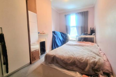 2 bedroom flat to rent, 103B Vaughan Road