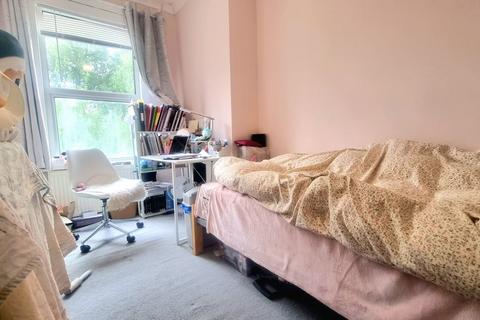 2 bedroom flat to rent, 103B Vaughan Road