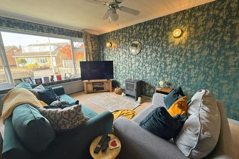 14 Beverley Close, Cayton, Scarborough, YO11 3SN