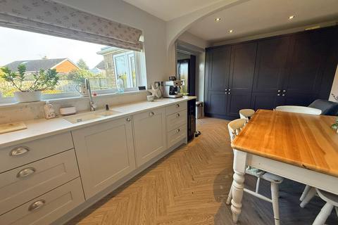 14 Beverley Close, Cayton, Scarborough, YO11 3SN