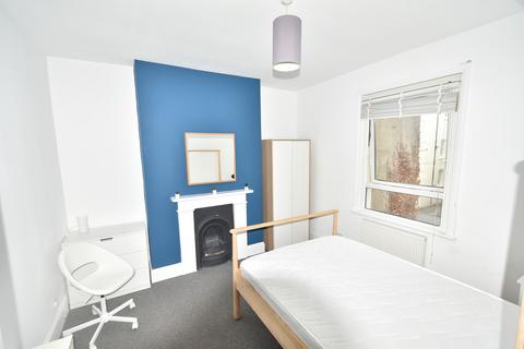 2 bedroom flat to rent, Blatchington Road, Hove