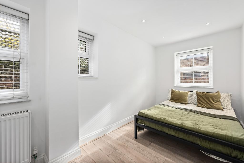 House in London - View 3