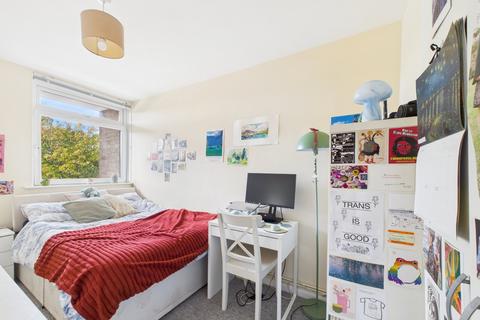 4 bedroom flat to rent, Portland Grove, London