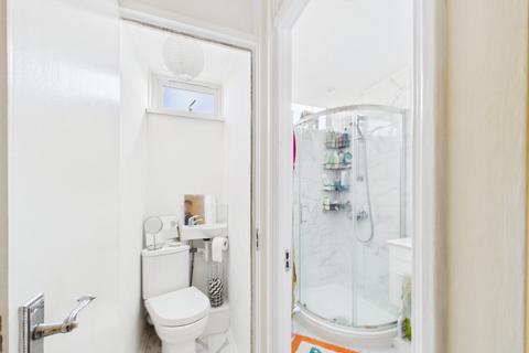 4 bedroom flat to rent, Portland Grove, London