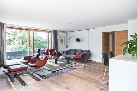 25, Blackburn House Prodigal Square, London, E8 1FW