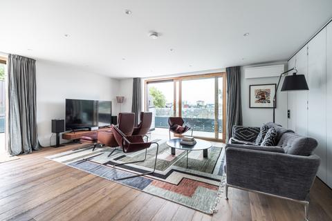 25, Blackburn House Prodigal Square, London, E8 1FW