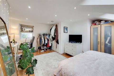 3 bedroom terraced house for sale, Eversleigh Road, London