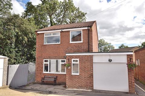 3 bedroom detached house for sale, St. Peters Close, Colburn