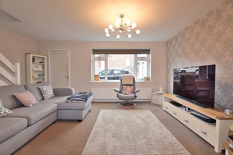 3 bedroom detached house for sale, St. Peters Close, Colburn