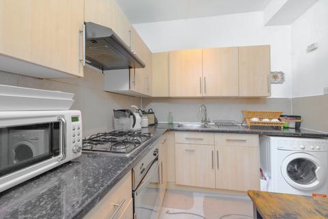 3 bedroom flat to rent, Parkway, Camden, London