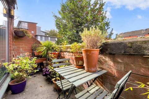 16 Oulton Close, London, E5 9PQ