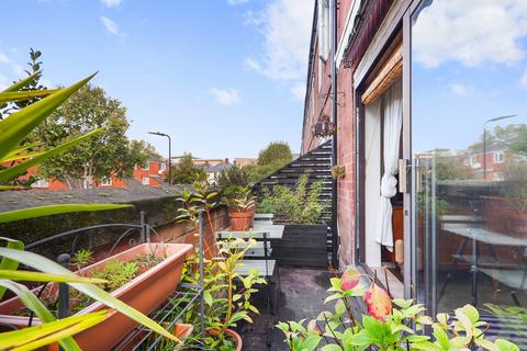 16 Oulton Close, London, E5 9PQ