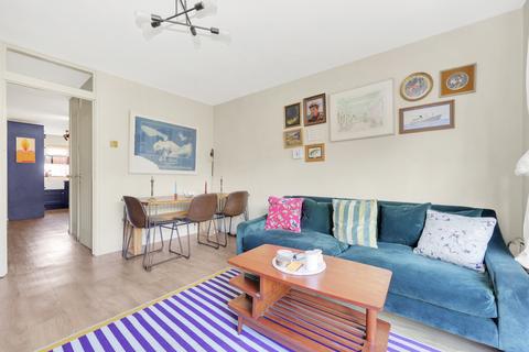 16 Oulton Close, London, E5 9PQ