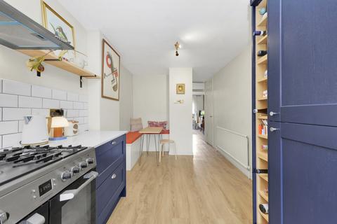 16 Oulton Close, London, E5 9PQ