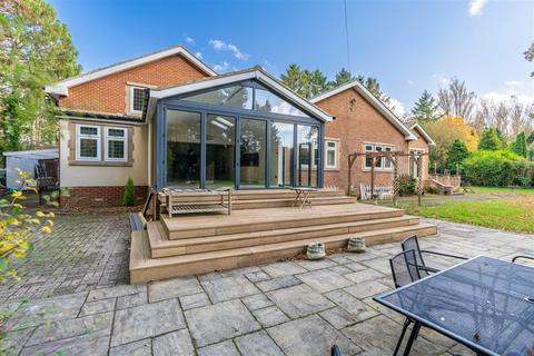 3 bedroom detached bungalow to rent, *Dorma Bungalow* South Drive, Woolsington, NE12