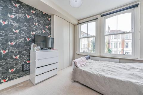 2 bedroom flat to rent, Gauden Road, Clapham North, London, SW4