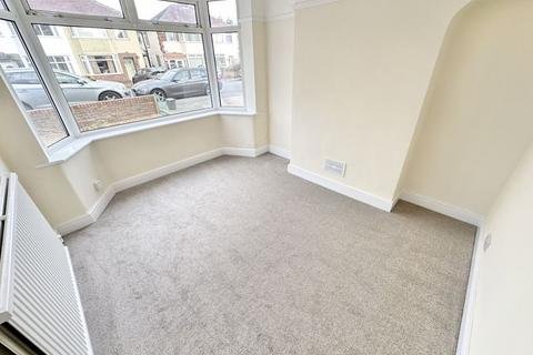 3 bedroom semi-detached house to rent, Mansfield Road, Whitby