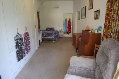 9 Higher Green, Epsom, KT17 3BB