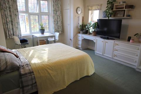9 Higher Green, Epsom, KT17 3BB