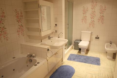 9 Higher Green, Epsom, KT17 3BB