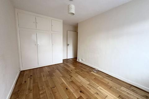 3 Hereford Close, Epsom, KT18 5DZ