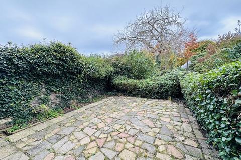 3 Hereford Close, Epsom, KT18 5DZ