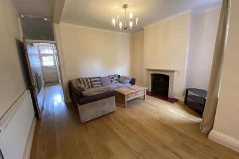 4 bedroom terraced house to rent, Knighton Road, Leicester LE2