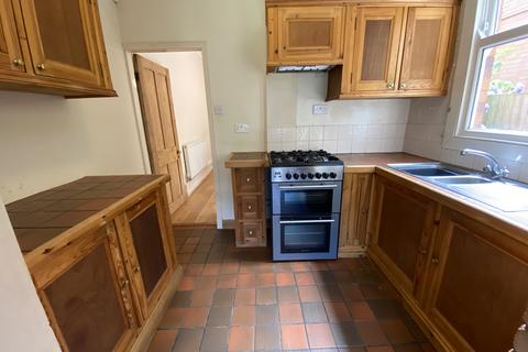 4 bedroom terraced house to rent, Knighton Road, Leicester LE2