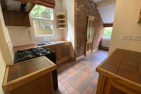 4 bedroom terraced house to rent, Knighton Road, Leicester LE2