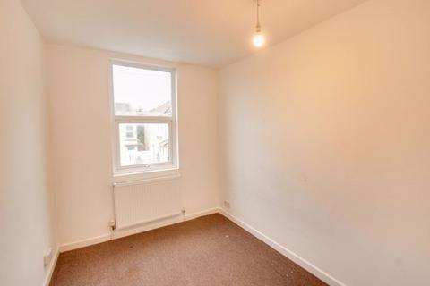 2 bedroom apartment to rent, Lorne Road, Bath