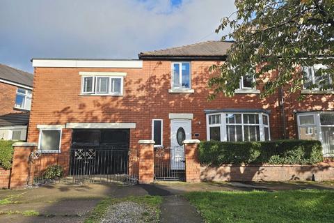 4 bedroom semi-detached house to rent, George Street, Leyland PR25