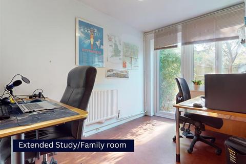 3 Constable Close, Neath Hill, Milton Keynes, MK14 6JD