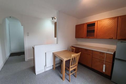 2 bedroom flat to rent, Stella Road, Tooting Broad Way