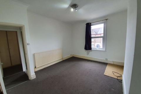 2 bedroom flat to rent, Stella Road, Tooting Broad Way