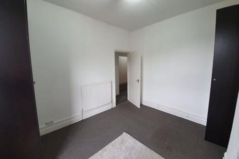 2 bedroom flat to rent, Stella Road, Tooting Broad Way