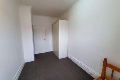 2 bedroom flat to rent, Stella Road, Tooting Broad Way