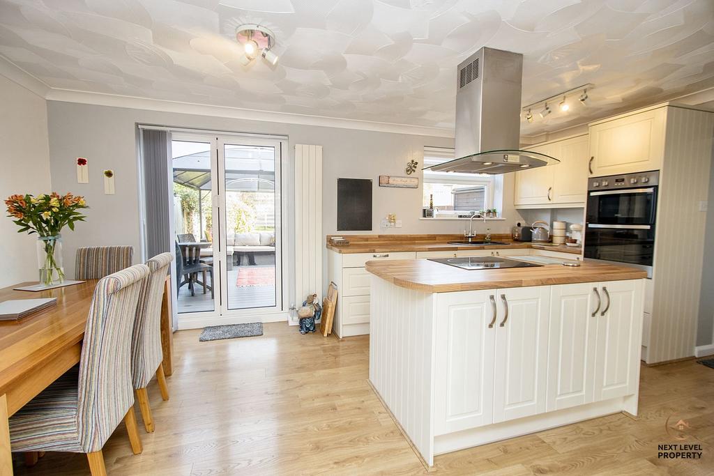 Elliott Road, March, PE15 4 bed semidetached house for sale £300,000